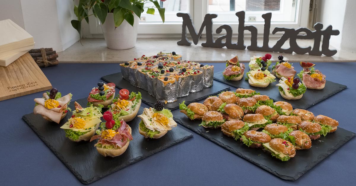 Eine Auswahl von Snacks und Obst im Training Center Düsseldorf